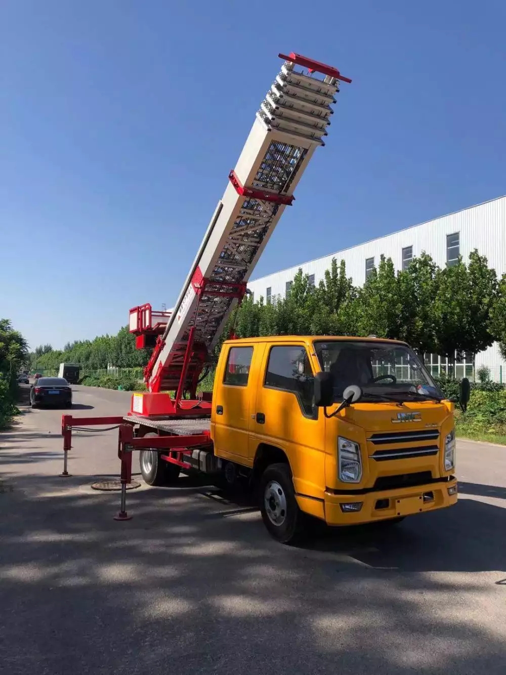 东路镇附近的云梯车出租服务：轻松解决高空作业需求