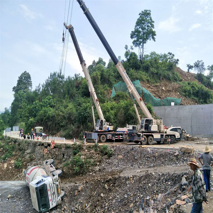 东路镇汽车掉沟里叫吊车救援要多少钱